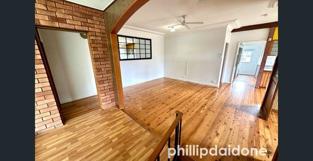 SPACIOUS 3 BEDROOM HOUSE *ONE WEEK FREE RENT * - Photo 1