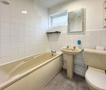 3 bedroom terraced house to rent - Photo 6