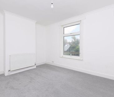 2 bedroom end of terrace house to rent - Photo 5