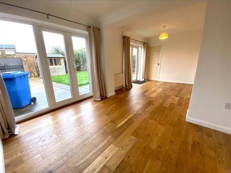 3 bedroom semi-detached house to rent - Photo 2