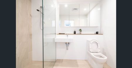 Massive Living & Bedroom Space In Prime Location - Photo 4