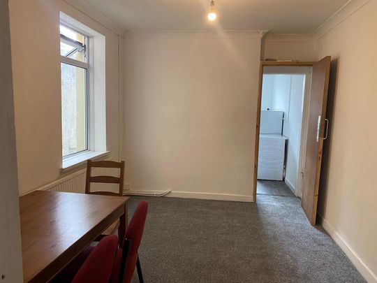 House - Terraced For Rent New Park Terrace, Pontypridd - Photo 1