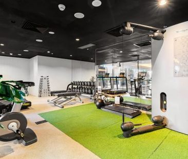 Exciting Harbourside Facing Studio Apartment - Photo 3