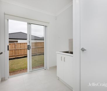 11 Twain Road, Mambourin VIC 3024 - House For Rent | Domain - Photo 3