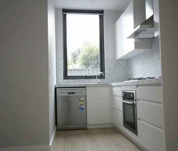 NEAR NEW 3 BEDROOM TOWNHOUSE IN HEART OF SPRINGVALE - Photo 1