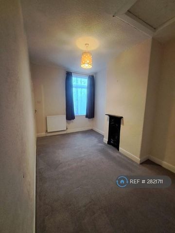 2 bedroom terraced house to rent - Photo 4