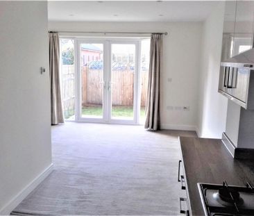 2 bedroom terraced house to rent - Photo 4