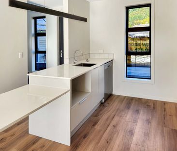 Wainuiomata, 2 bedrooms with Carpark - Photo 1