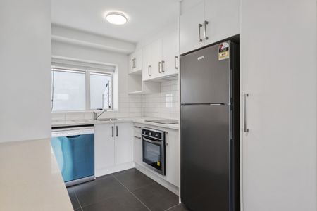 Modern 2 Bedroom 2 Bathroom Apartment - Photo 2