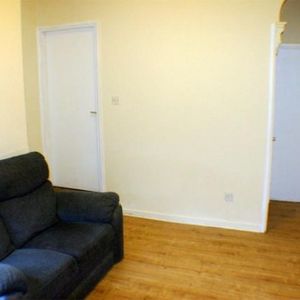 3 BEDROOM NEWLY REFURBISHED TERRACED HOUSE IN SHELTON, STOKE - Photo 3