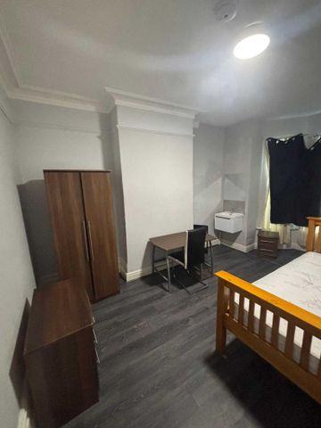 9 bedroom terraced house to rent - Photo 4