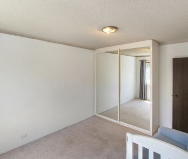 SUNNY TWO BEDROOM HOME IN CONVENIENT LOCATION - Photo 2