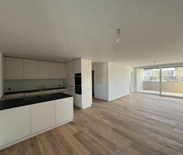 Newly built condominium in a central location with balcony! - Photo 4