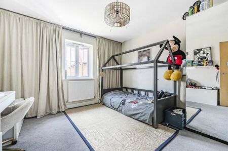 4 bedroom detached house to rent - Photo 4