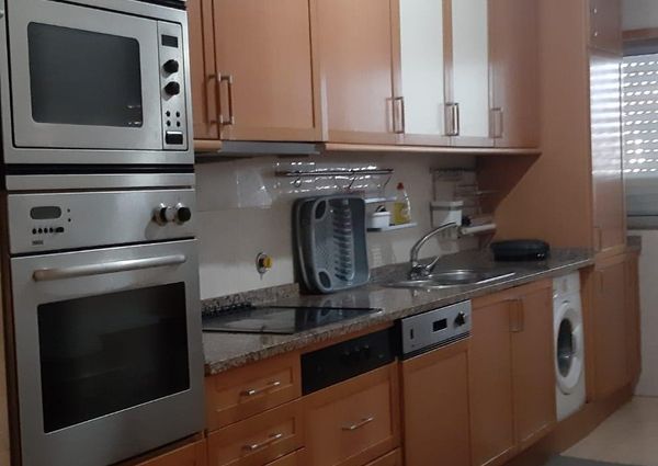 Alugo quarto em T3 mobilado em Braga a menina estudante