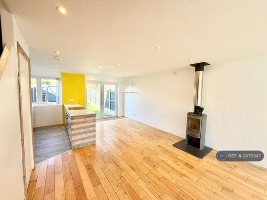 3 bedroom terraced house to rent - Photo 1