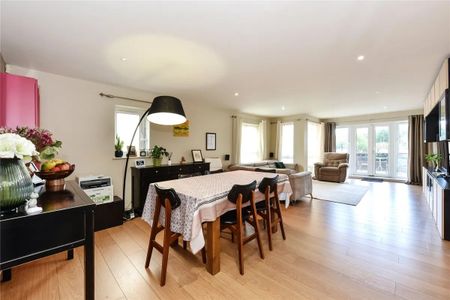 3 Bed Flat, Jupiter House, E14 - Photo 3