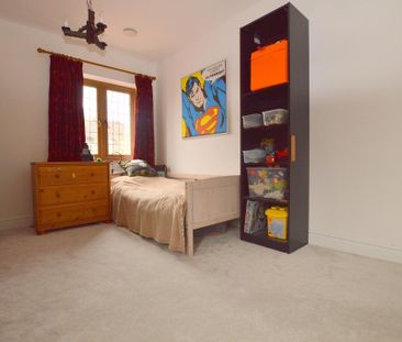 Detached House - Photo 6