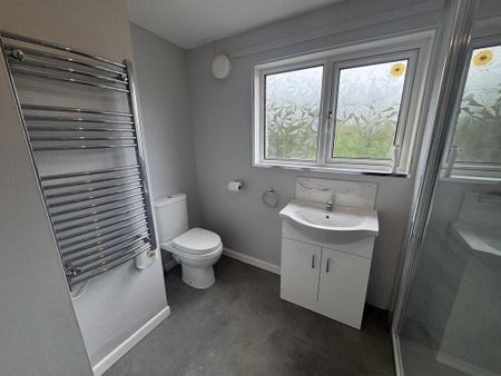 3 bedroom terraced house to rent - Photo 4