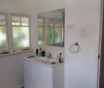 Room in beautifully presented character home - $180 all inclusive (... - Photo 6