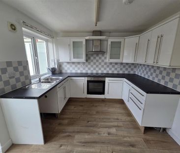 2 bedroom terraced house to rent - Photo 3