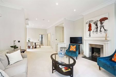 A charming three bedroom apartment in a prime Chelsea location with direct access to communal gardens. - Photo 5