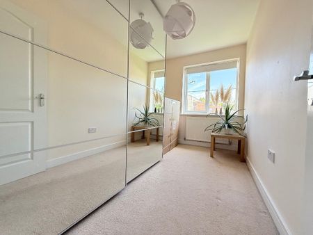 Semi Detached House - Photo 4