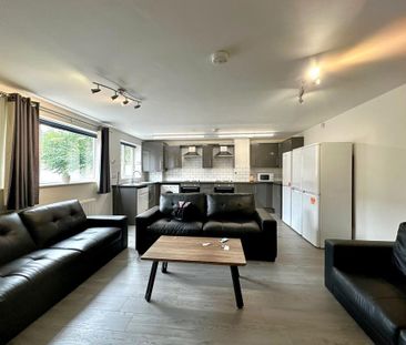 8 bedroom house to rent - Photo 1