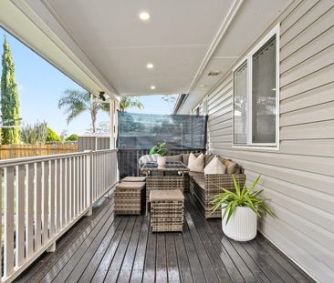 Beautifully Renovated Family Home Close to Everything - Photo 2