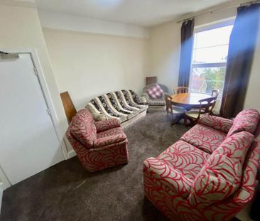 3 bedroom flat to rent - Photo 3