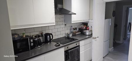 Castlereagh Road, Belfast, BT5 5FR - Photo 4