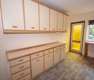3 bedroom end of terrace house to rent - Photo 1