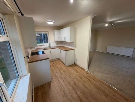 Kimberley Road, Benfleet, SS7 - Photo 2