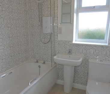 2 bedroom end of terrace house to rent - Photo 5