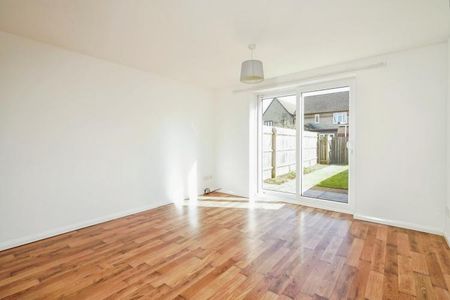 2 bedroom semi-detached house to rent - Photo 5