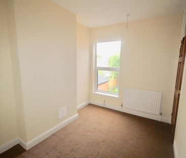 AVAILABLE NOW TWO DOUBLE BEDROOM S DINING ROOM FRONT RECEPTION ROOM... - Photo 1