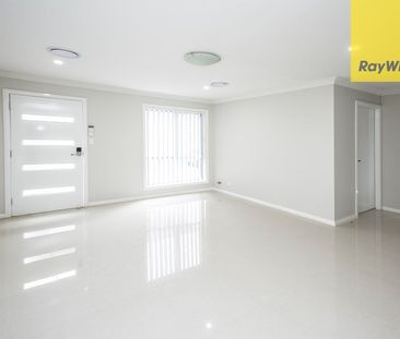 TOWNHOUSE, WALK TO STATION - Photo 6