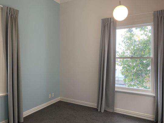 Sophisticated apartment living in the city! - Photo 1