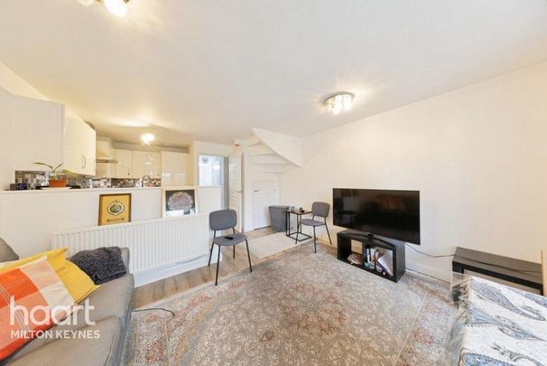 4 bedroom semi-detached house to rent - Photo 1