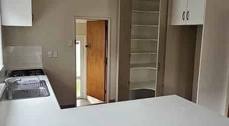 Family home 3-4 bedroom ready to move in - Photo 5