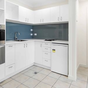 213/41 Ward Street - Photo 2