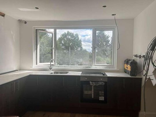 Bath Road, Knowl Hill, RG10 - Photo 1