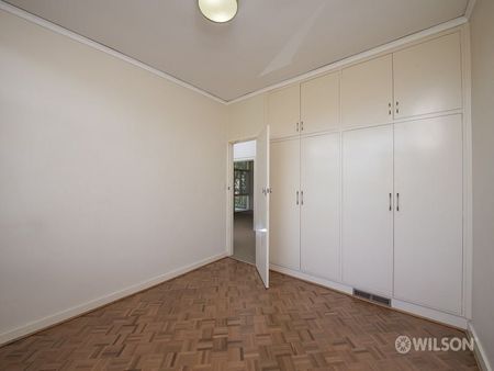 Spacious 2 Bedroom apartment - Photo 2