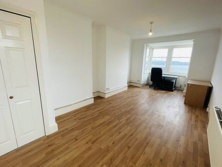 Milford Haven, Milford Haven, SA73 - Photo 2