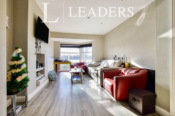 6 bedroom house to rent Hugh Oldham Drive, Salford, M7 - Photo 1