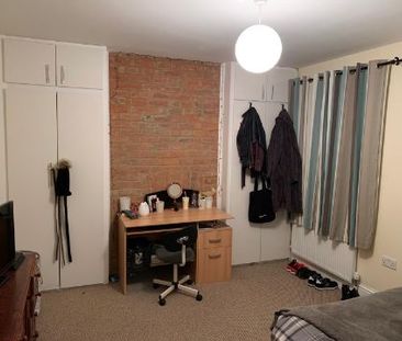 5 bedroom house, 1 en-suite - Photo 4