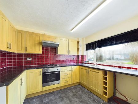 3 bedroom semi-detached house to rent - Photo 2