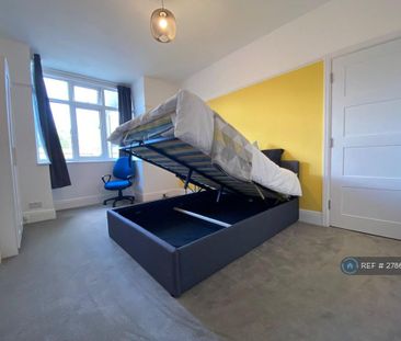 1 bedroom in a house share to rent - Photo 2