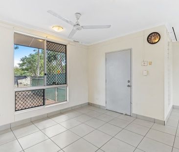 SPACIOUS HOME WITH LARGE FENCED YARD – CONVENIENT LOCATION! - Photo 5