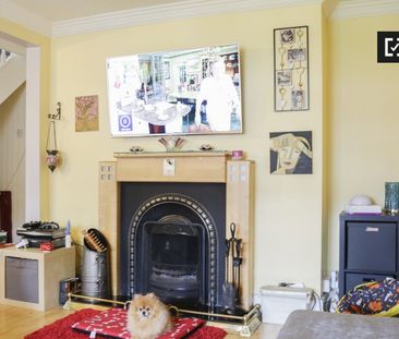 Cozy room to rent in 3-bedroom house in Ballymun, Dublin - Photo 1